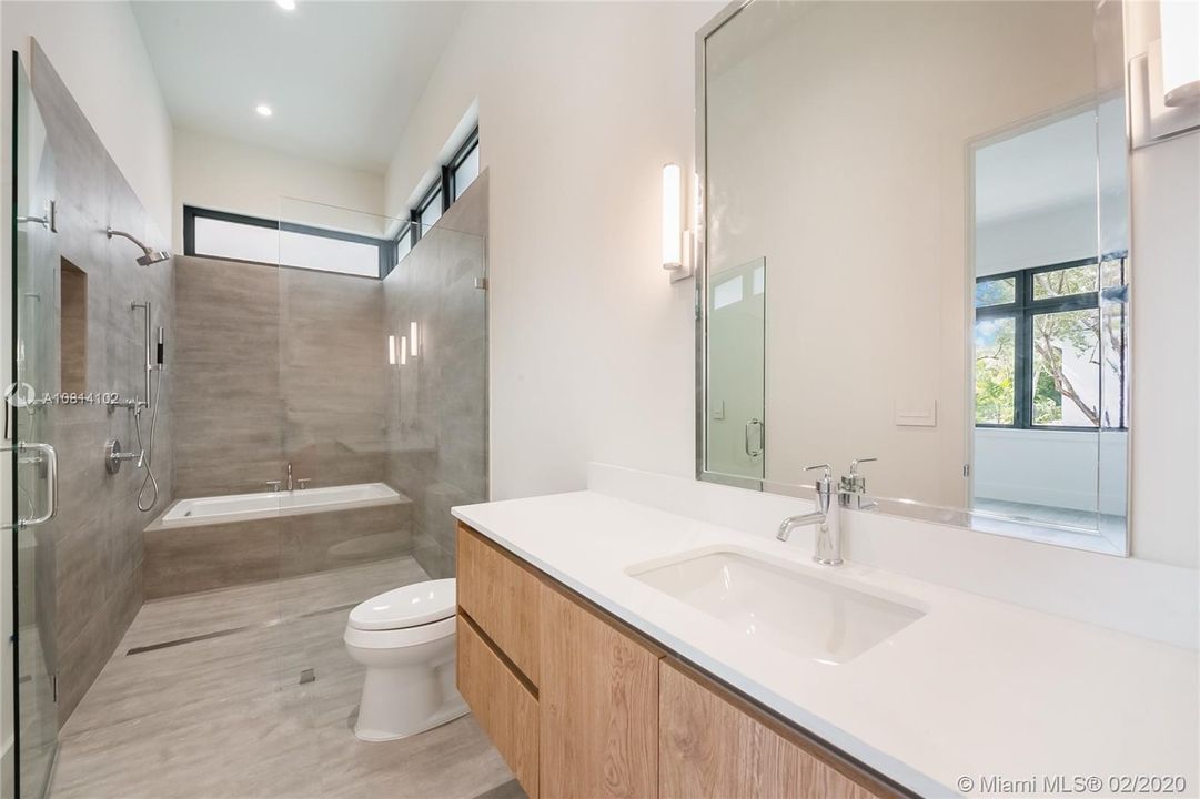 Junior Suite- Stunning! with full shower & tub in glass enclosure