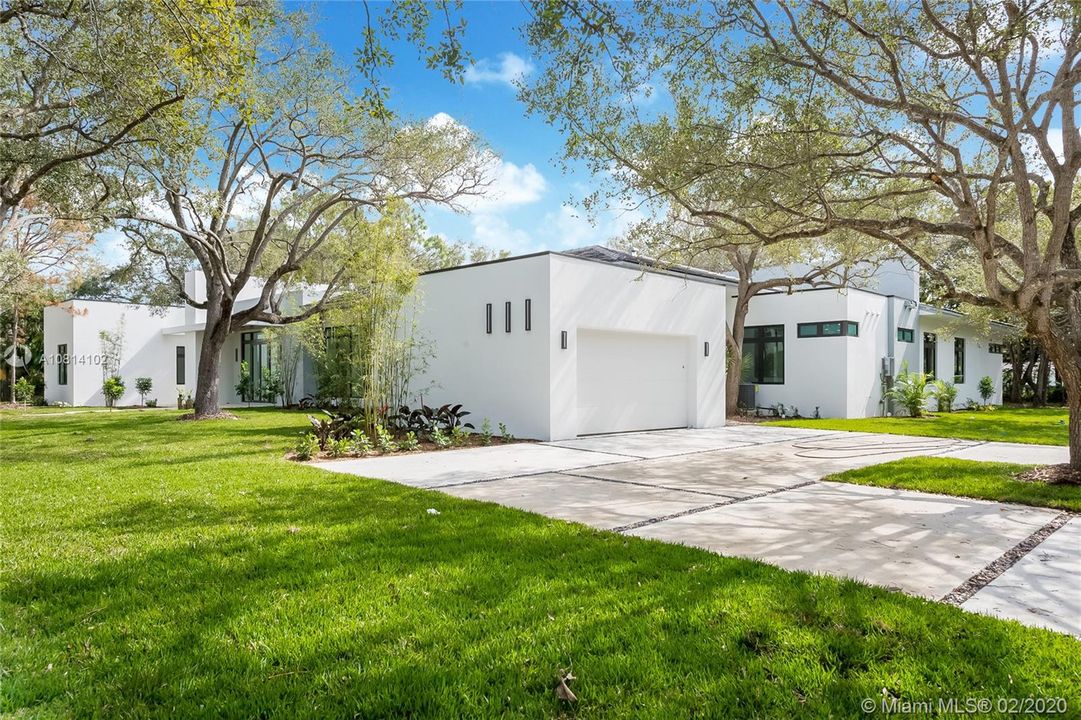 West Side 2-car garage + additional 2-car garage on the east side = Total 4-car garage