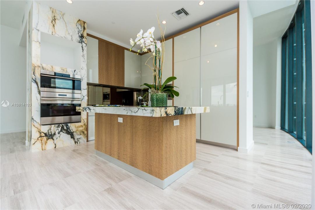 Recently Rented: $13,500 (3 beds, 3 baths, 2558 Square Feet)