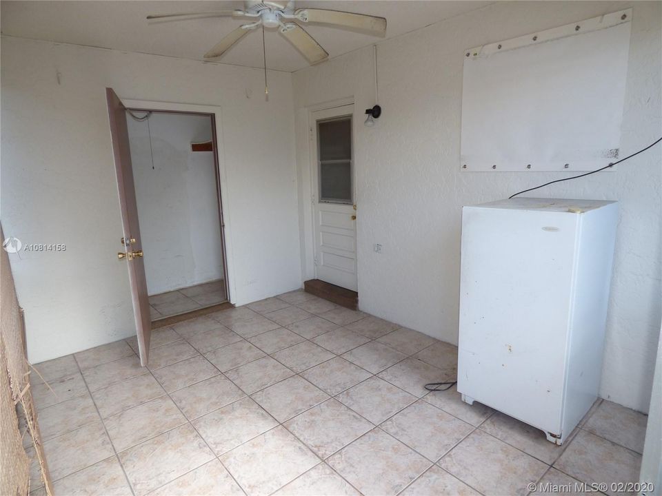 Recently Sold: $165,000 (2 beds, 1 baths, 891 Square Feet)