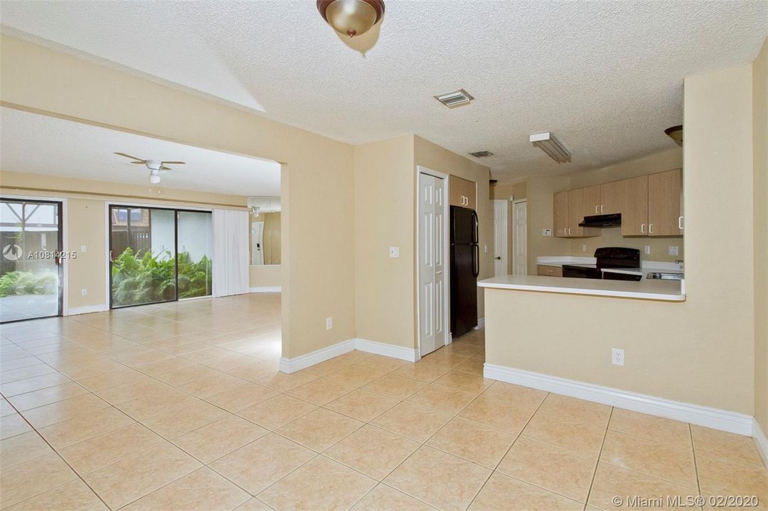 最近售出: $209,900 (3 贝兹, 2 浴室, 1710 平方英尺)