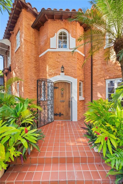 Recently Sold: $1,350,000 (4 beds, 4 baths, 3356 Square Feet)