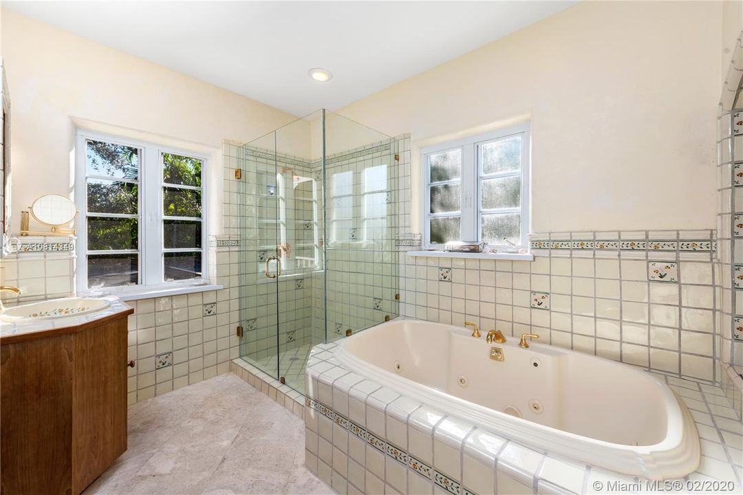 Недавно продано: $1,350,000 (4 спален, 4 ванн, 3356 Квадратных фут)
