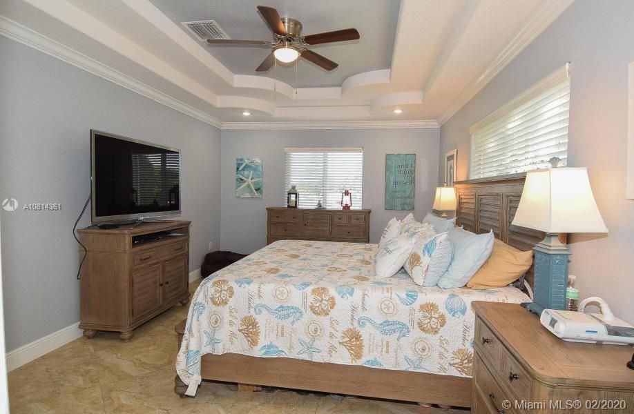 Vendido Recientemente: $664,900 (4 camas, 3 baños, 1547 Pies cuadrados)