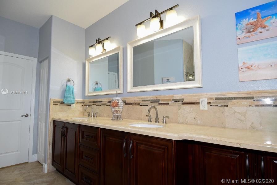 Vendido Recientemente: $664,900 (4 camas, 3 baños, 1547 Pies cuadrados)