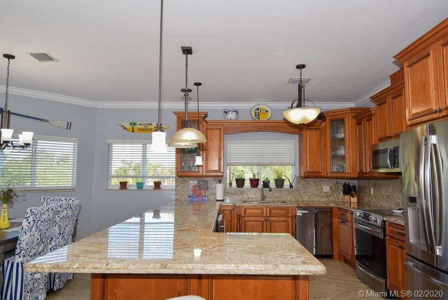 Vendido Recientemente: $664,900 (4 camas, 3 baños, 1547 Pies cuadrados)