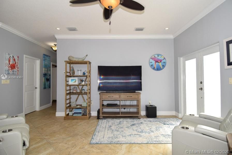 Vendido Recientemente: $664,900 (4 camas, 3 baños, 1547 Pies cuadrados)