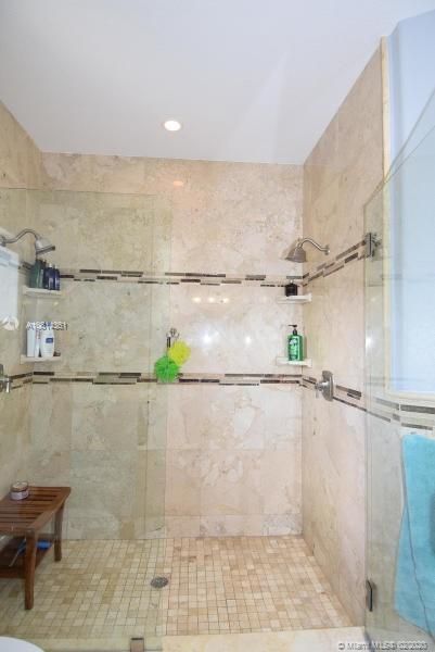 Vendido Recientemente: $664,900 (4 camas, 3 baños, 1547 Pies cuadrados)