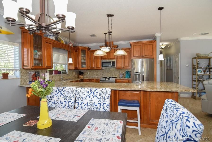 Vendido Recientemente: $664,900 (4 camas, 3 baños, 1547 Pies cuadrados)