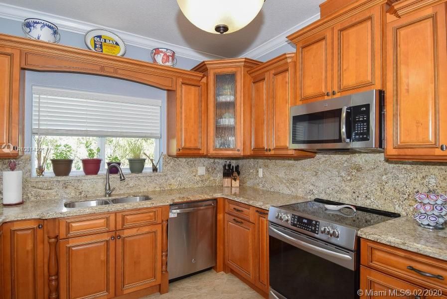 Vendido Recientemente: $664,900 (4 camas, 3 baños, 1547 Pies cuadrados)