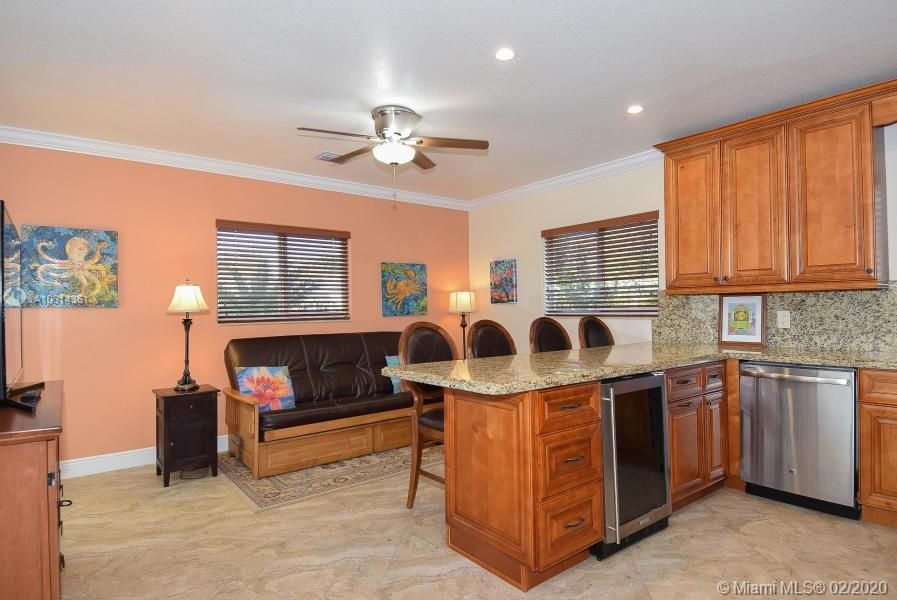 Vendido Recientemente: $664,900 (4 camas, 3 baños, 1547 Pies cuadrados)