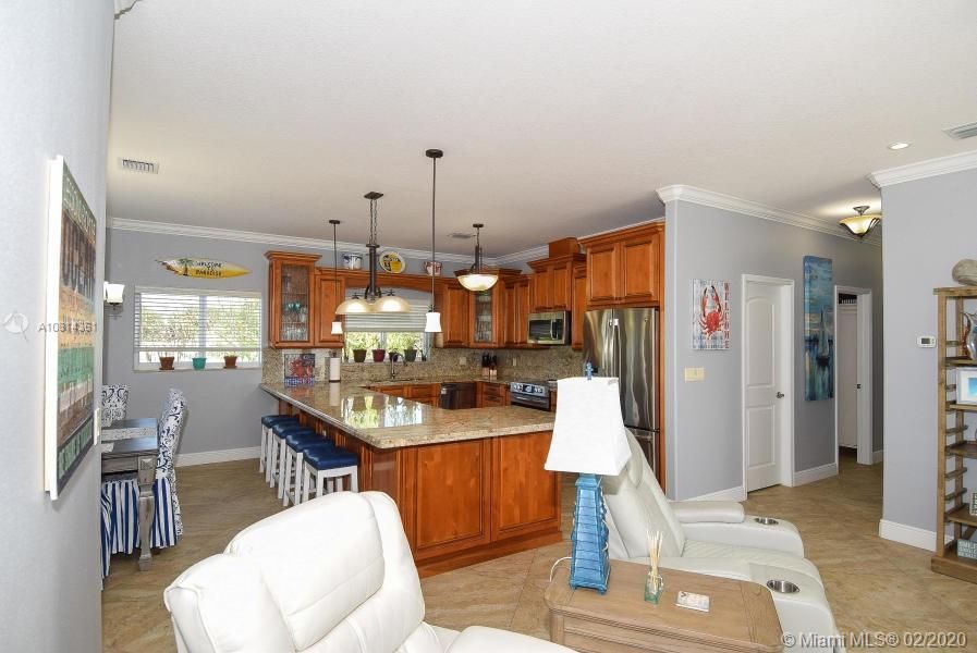 Vendido Recientemente: $664,900 (4 camas, 3 baños, 1547 Pies cuadrados)