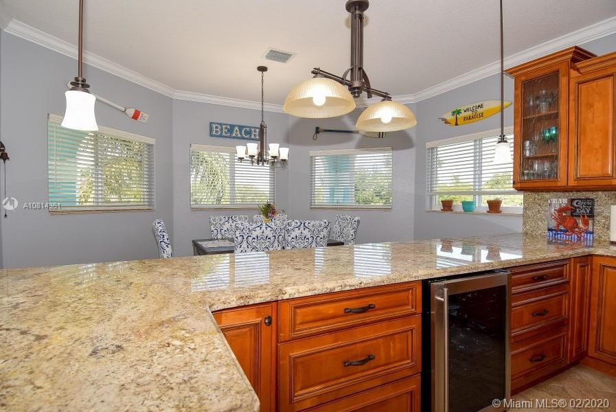 Vendido Recientemente: $664,900 (4 camas, 3 baños, 1547 Pies cuadrados)