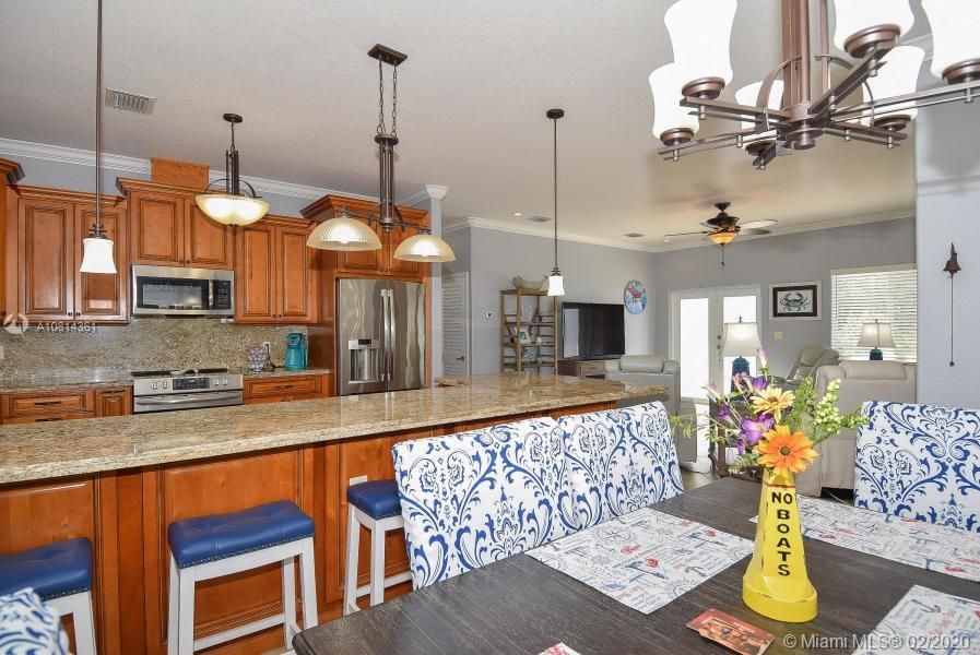 Vendido Recientemente: $664,900 (4 camas, 3 baños, 1547 Pies cuadrados)