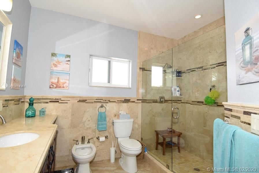 Vendido Recientemente: $664,900 (4 camas, 3 baños, 1547 Pies cuadrados)