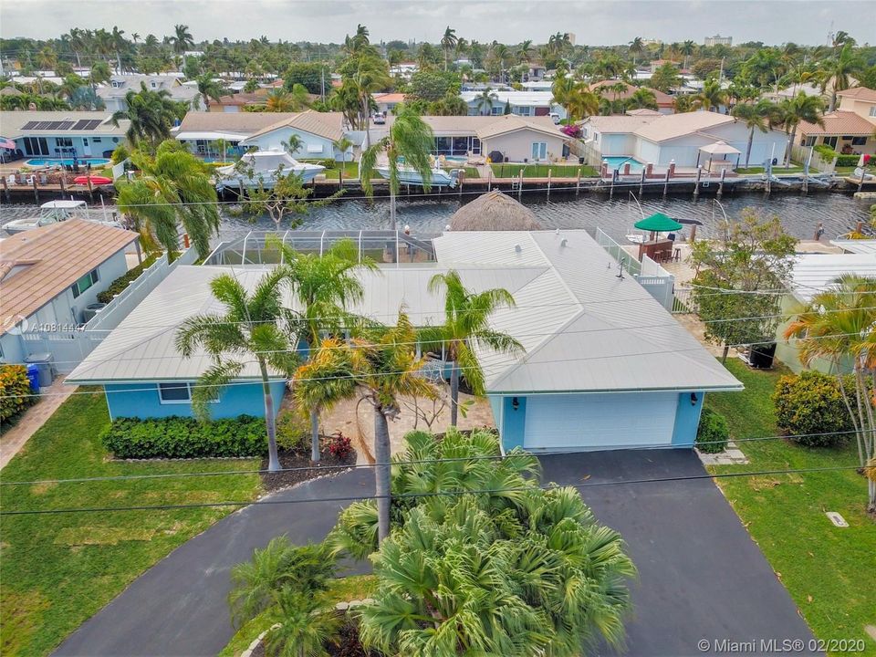 Large 8000 SF lot, plenty of room to park with your circular driveway and 2 car garage.