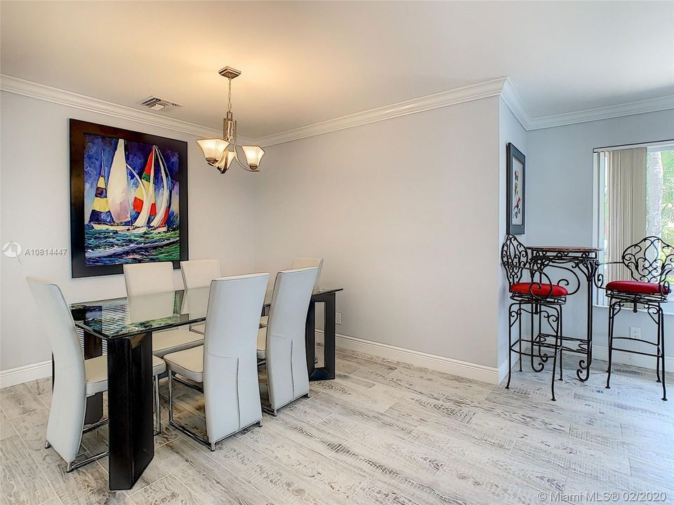Plenty of room in the Dining Area for Family and Friends.