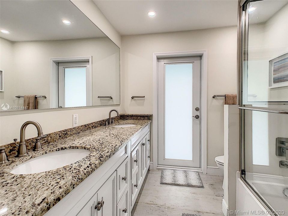 Vendido Recientemente: $779,000 (3 camas, 2 baños, 1592 Pies cuadrados)