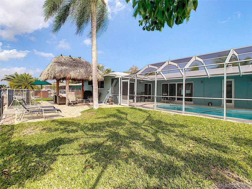 Vendido Recientemente: $779,000 (3 camas, 2 baños, 1592 Pies cuadrados)
