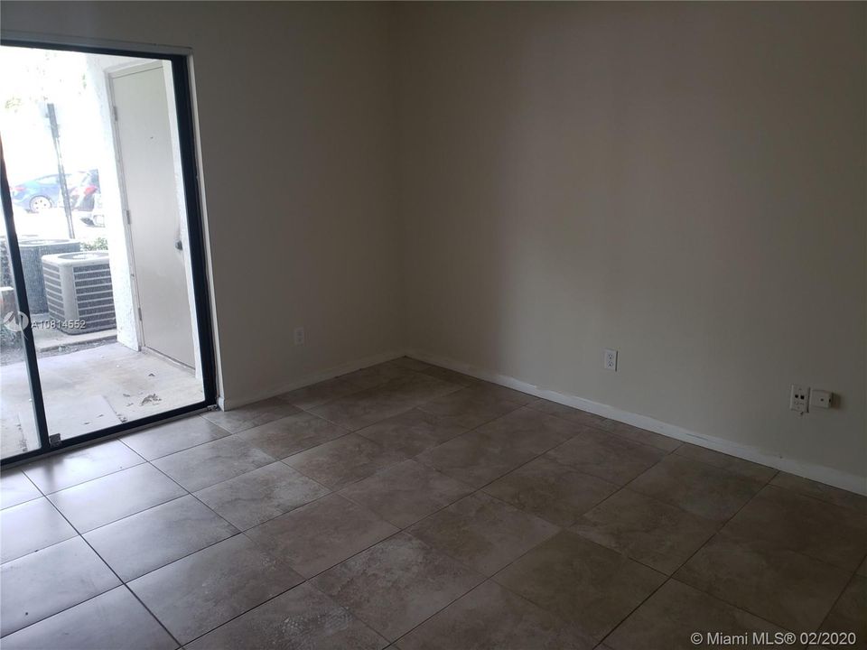 Recientemente alquilado: $1,400 (1 camas, 1 baños, 841 Pies cuadrados)