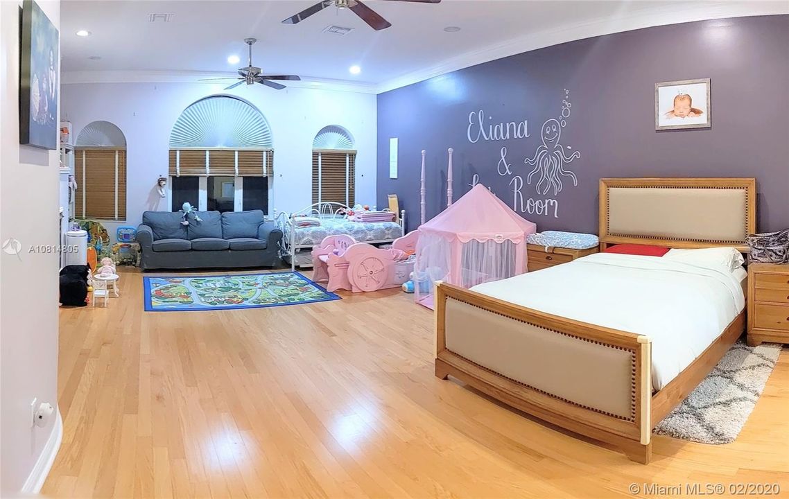 Recently Sold: $799,999 (3 beds, 3 baths, 2719 Square Feet)