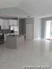 Vendido Recientemente: $429,999 (5 camas, 3 baños, 2435 Pies cuadrados)