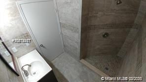 Vendido Recientemente: $429,999 (5 camas, 3 baños, 2435 Pies cuadrados)
