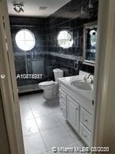 Vendido Recientemente: $429,999 (5 camas, 3 baños, 2435 Pies cuadrados)