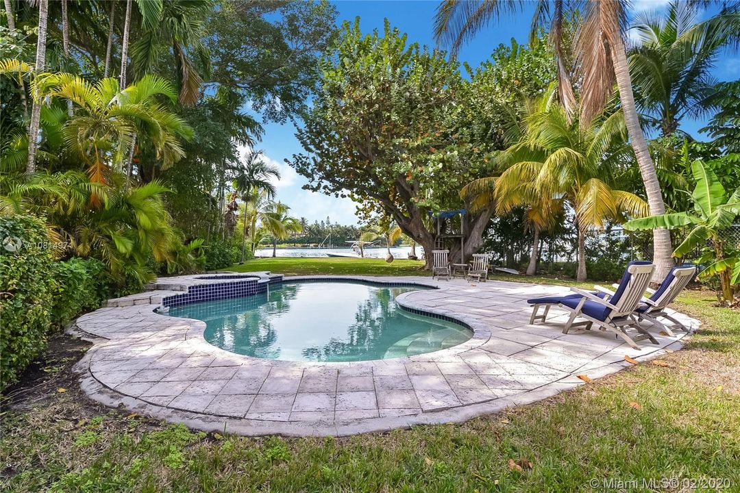 Recientemente alquilado: $6,000 (3 camas, 3 baños, 1980 Pies cuadrados)