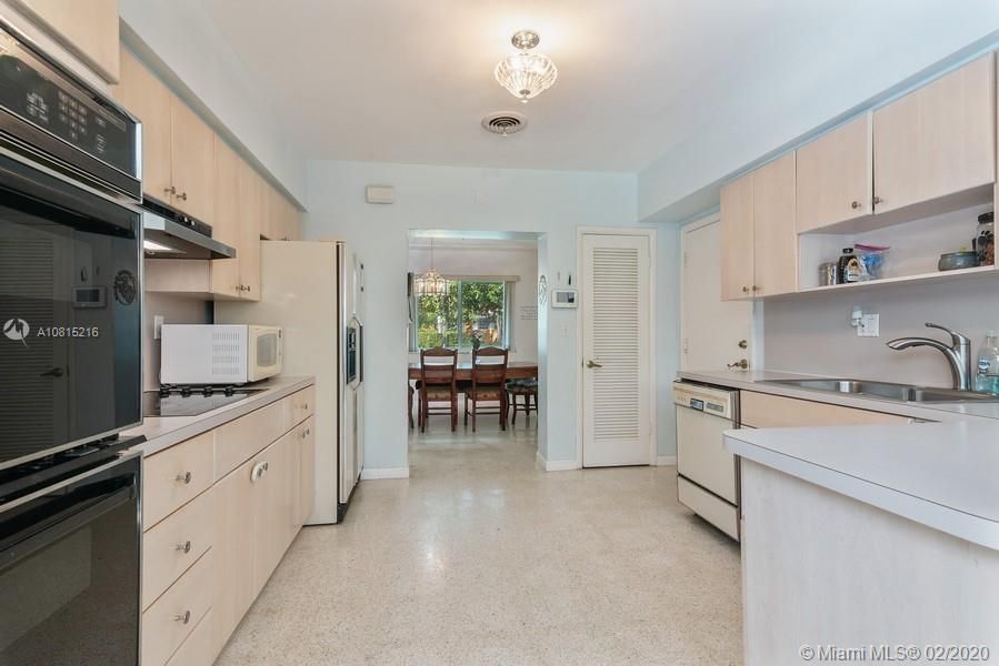 Vendido Recientemente: $529,000 (3 camas, 2 baños, 1980 Pies cuadrados)