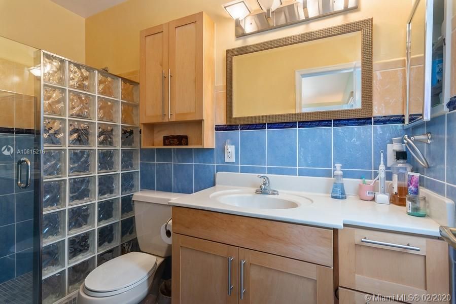 Vendido Recientemente: $529,000 (3 camas, 2 baños, 1980 Pies cuadrados)