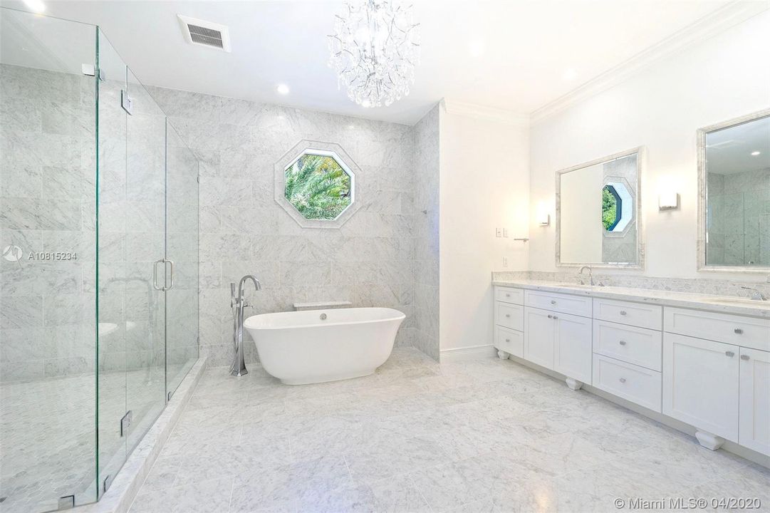 Recently Sold: $3,295,000 (5 beds, 5 baths, 5130 Square Feet)