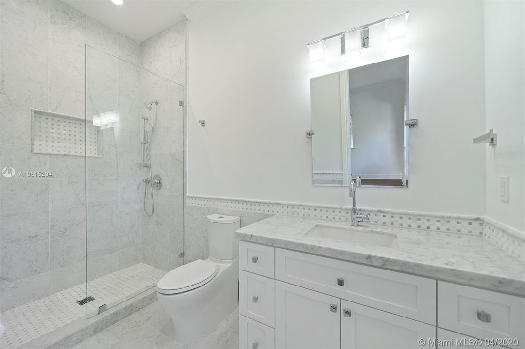 Recently Sold: $3,295,000 (5 beds, 5 baths, 5130 Square Feet)