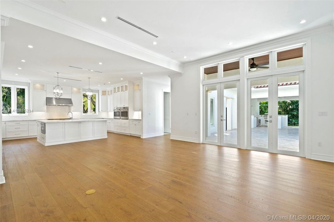 Recently Sold: $3,295,000 (5 beds, 5 baths, 5130 Square Feet)