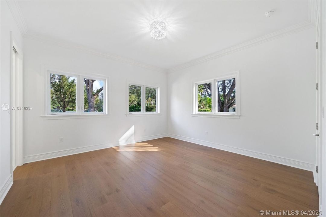 Recently Sold: $3,295,000 (5 beds, 5 baths, 5130 Square Feet)
