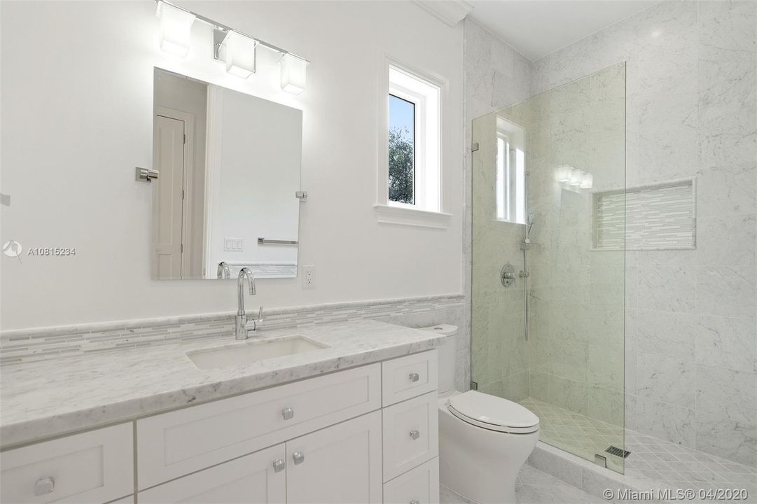 Recently Sold: $3,295,000 (5 beds, 5 baths, 5130 Square Feet)