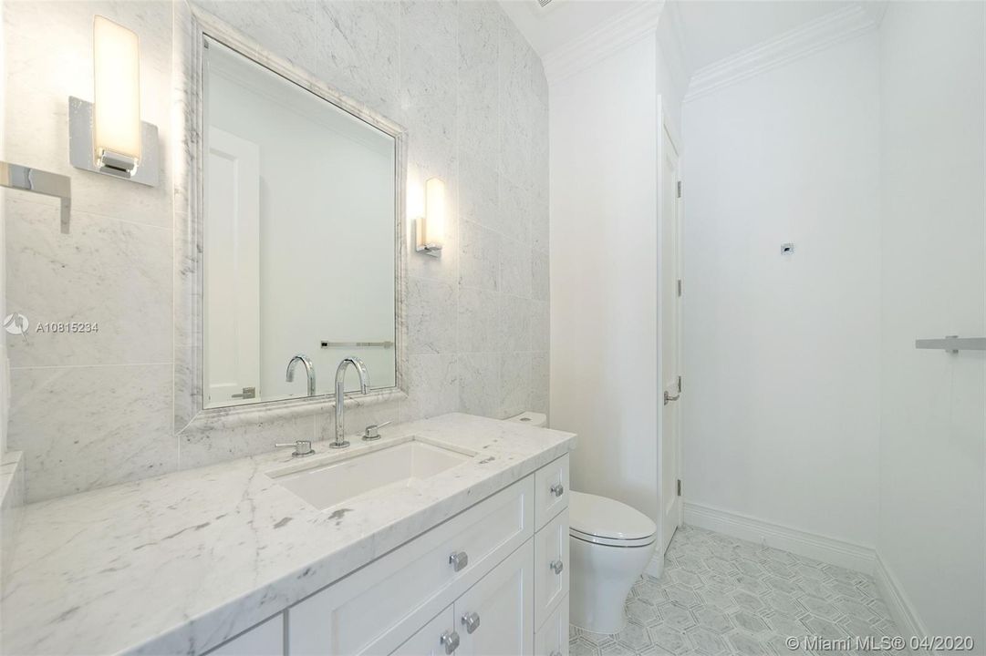 Recently Sold: $3,295,000 (5 beds, 5 baths, 5130 Square Feet)