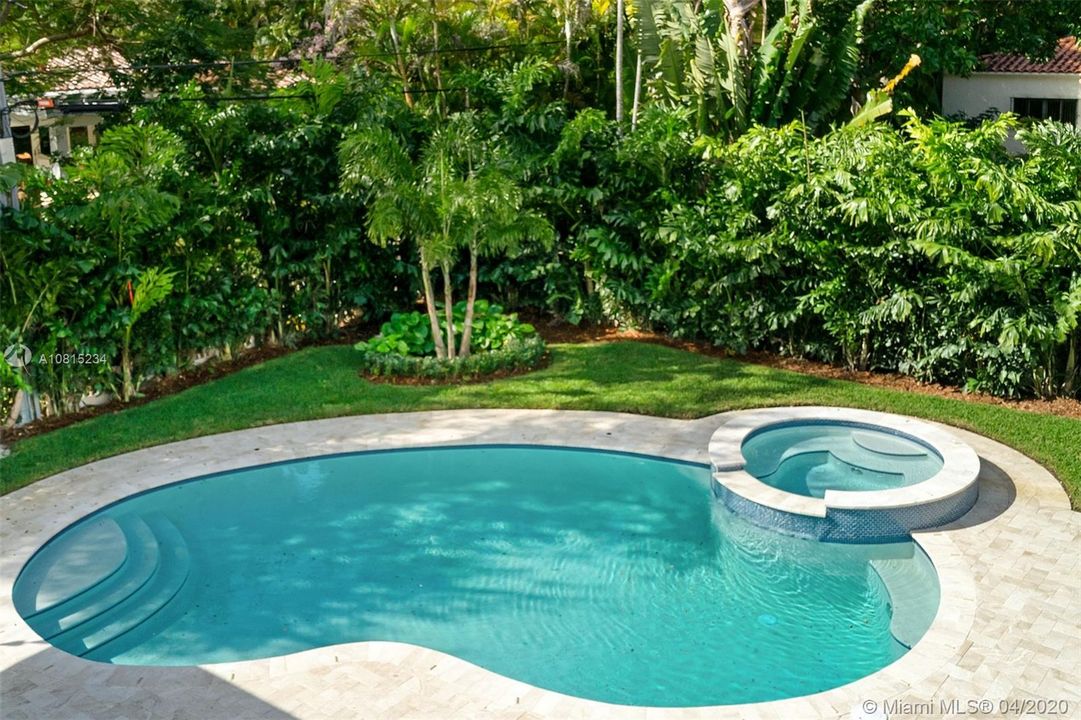 Recently Sold: $3,295,000 (5 beds, 5 baths, 5130 Square Feet)