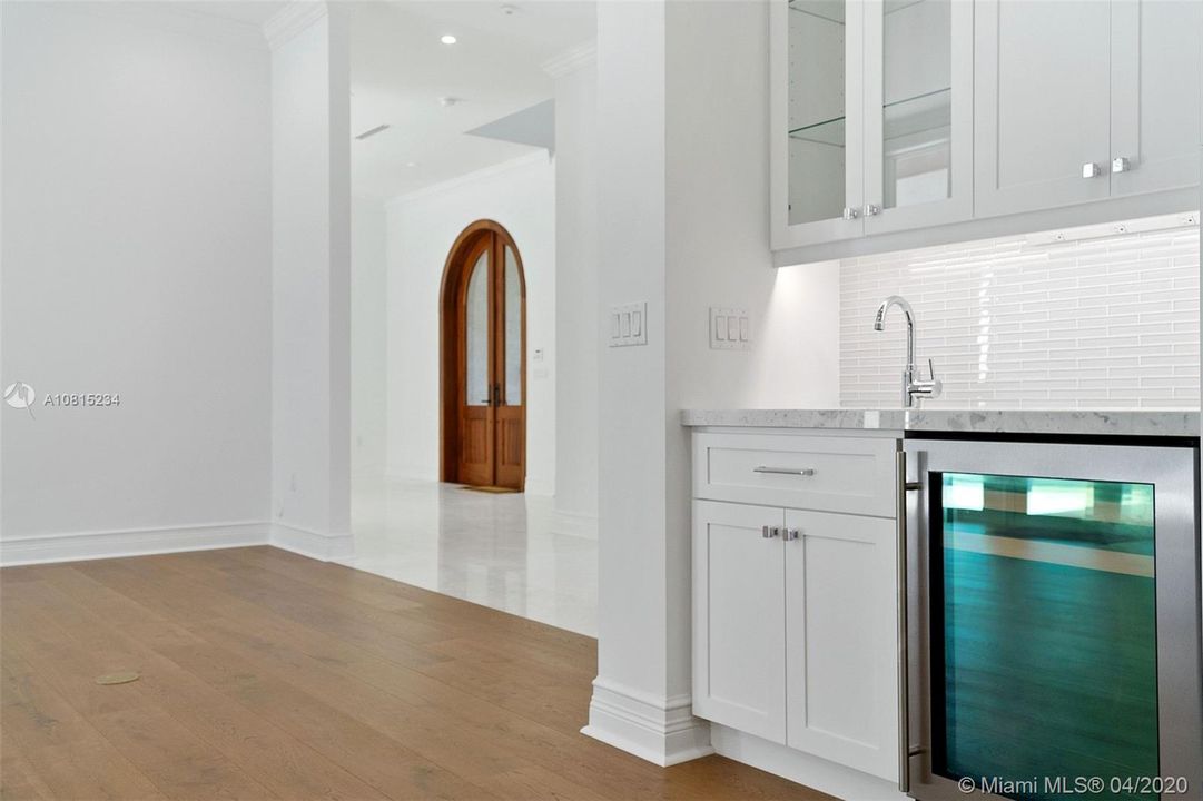 Recently Sold: $3,295,000 (5 beds, 5 baths, 5130 Square Feet)
