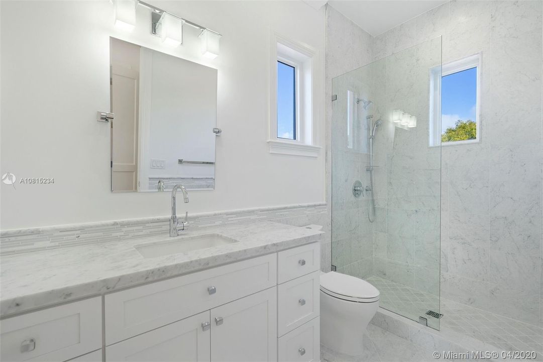 Recently Sold: $3,295,000 (5 beds, 5 baths, 5130 Square Feet)