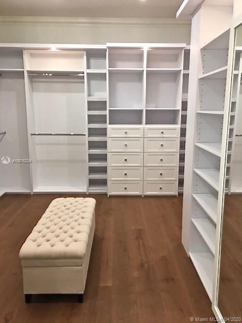 Recently Sold: $3,295,000 (5 beds, 5 baths, 5130 Square Feet)