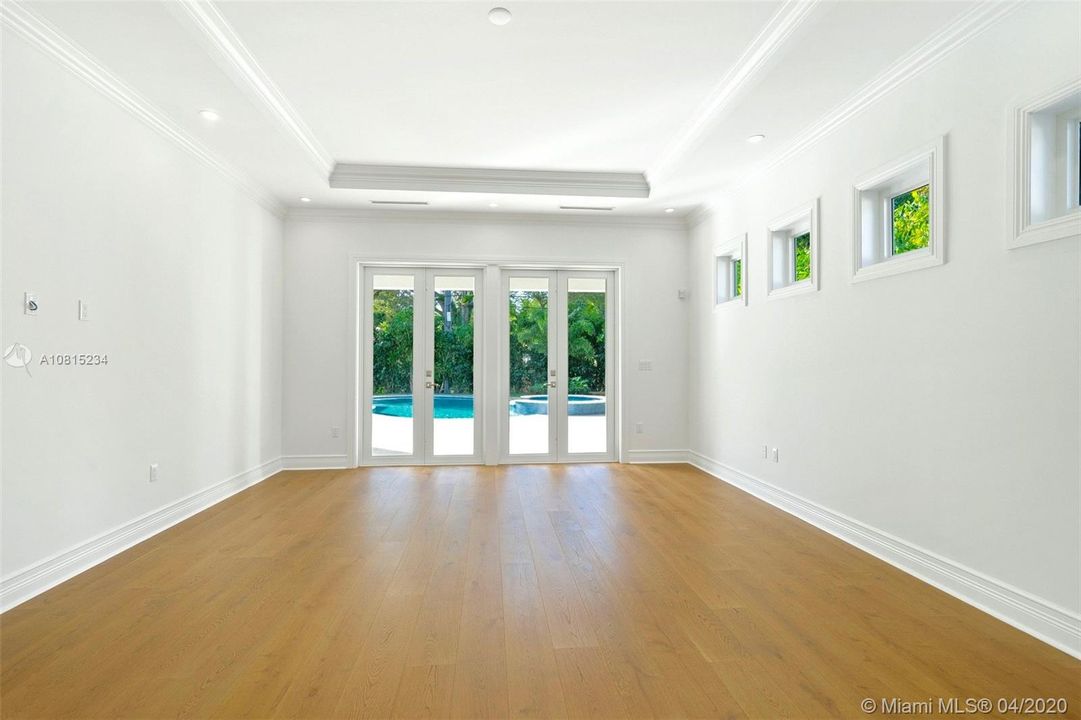 Recently Sold: $3,295,000 (5 beds, 5 baths, 5130 Square Feet)