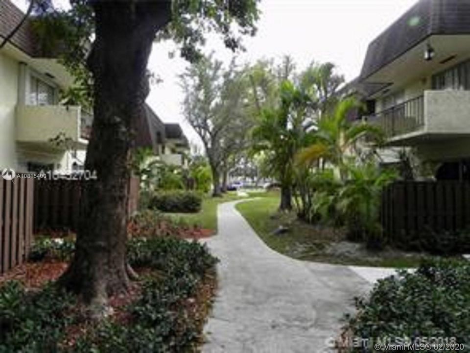 Recently Rented: $1,550 (2 beds, 2 baths, 976 Square Feet)