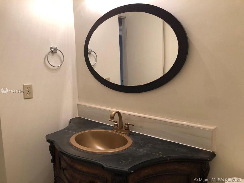 Recently Rented: $1,550 (2 beds, 2 baths, 976 Square Feet)
