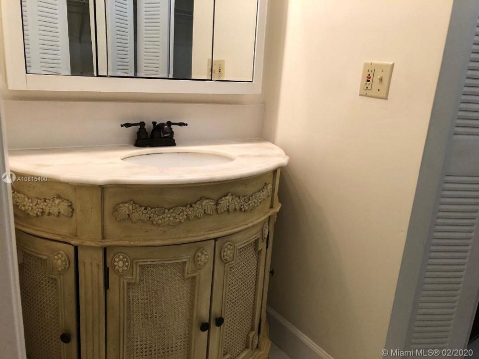 Recently Rented: $1,550 (2 beds, 2 baths, 976 Square Feet)
