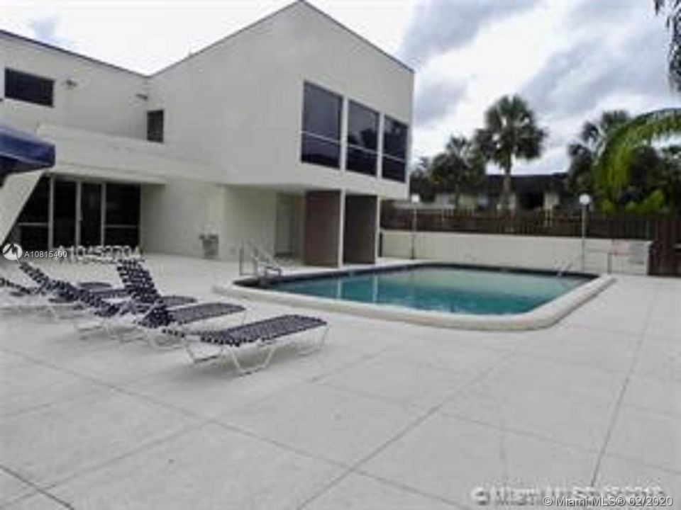 Recently Rented: $1,550 (2 beds, 2 baths, 976 Square Feet)