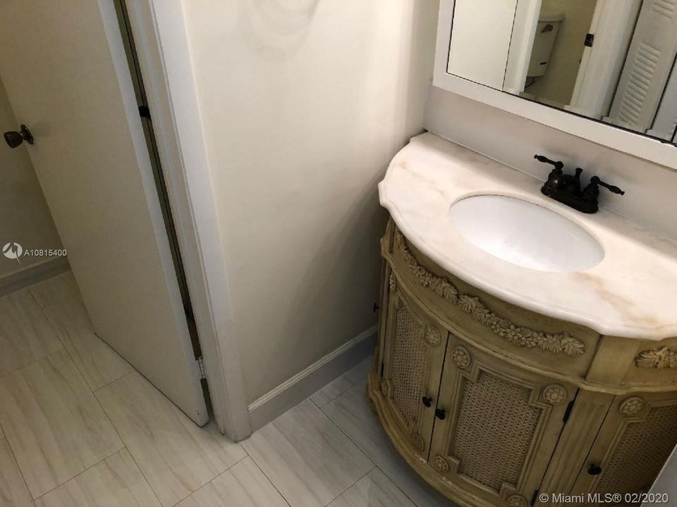 Recently Rented: $1,550 (2 beds, 2 baths, 976 Square Feet)