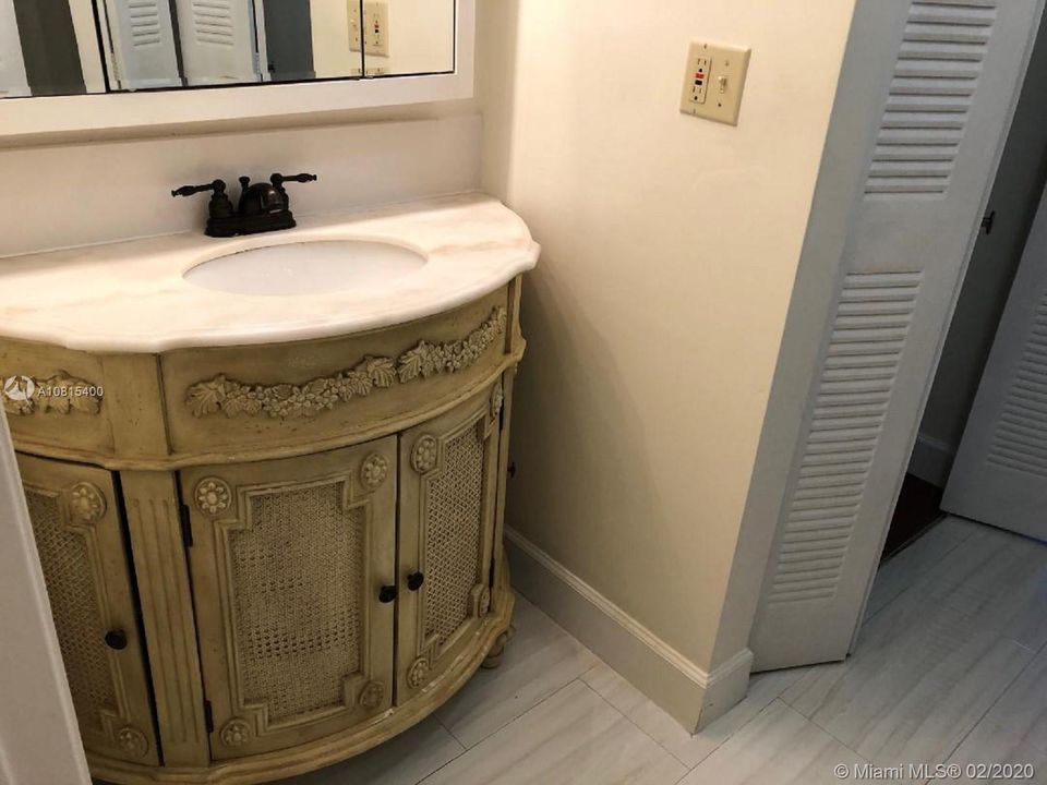 Recently Rented: $1,550 (2 beds, 2 baths, 976 Square Feet)
