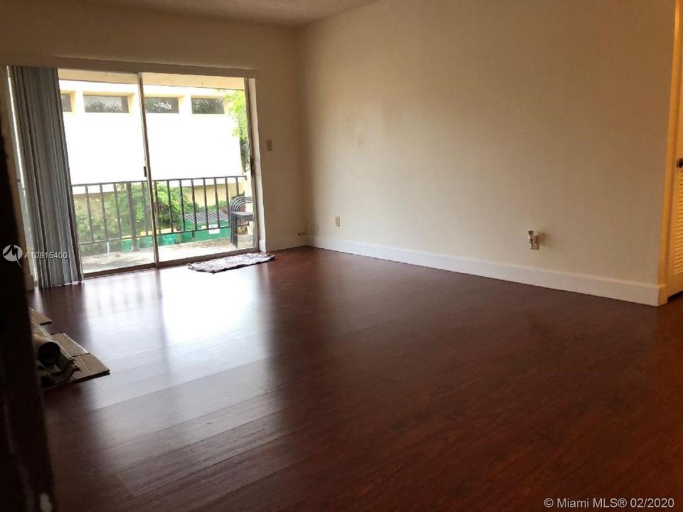 Recently Rented: $1,550 (2 beds, 2 baths, 976 Square Feet)