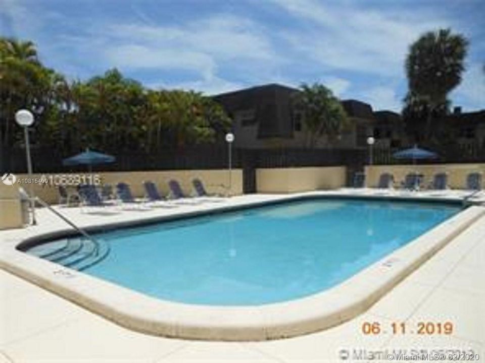 Recently Rented: $1,550 (2 beds, 2 baths, 976 Square Feet)